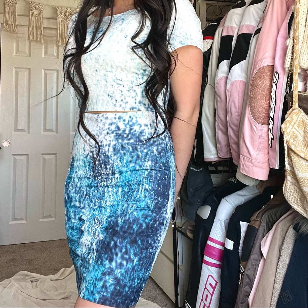 TOBI AUSTRALIA WATER COLOR OMBRÉ DRESS WITH PEEKABOO MID DRIFT SLIT